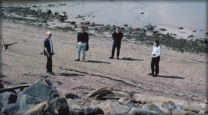 LIFE Presenta Su Nuevo Sencillo Y Video: “Duck Egg Blue”