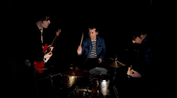 More Kicks Presenta Su Nuevo Sencillo Y Video: "Animal"