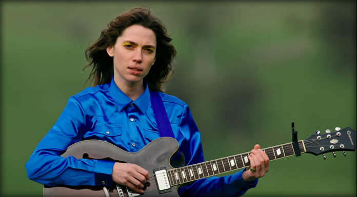 Phoebe Go Presenta Su Nuevo Sencillo Y Video: “Hey” Phoebe Go Presenta Su Nuevo Sencillo Y Video: "Hey"