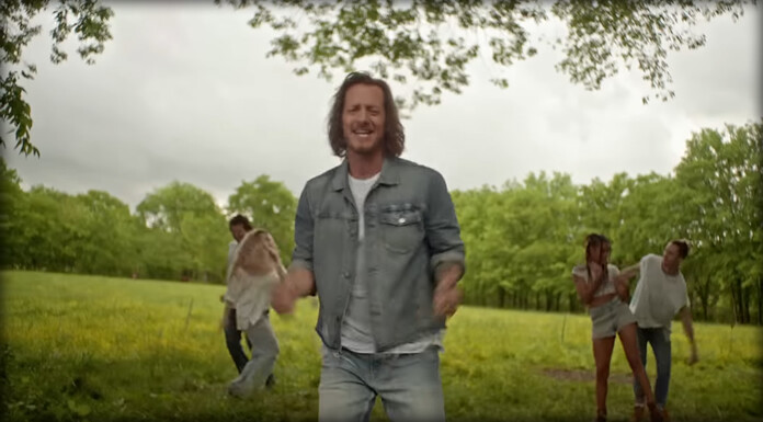 Tyler Hubbard Presenta Su Nuevo EP: “Dancin’ In The Country” Y Estrena El Video Del Sencillo Titular Tyler Hubbard Presenta Su Nuevo EP: "Dancin’ In The Country" Y Estrena El Video Del Sencillo Titular