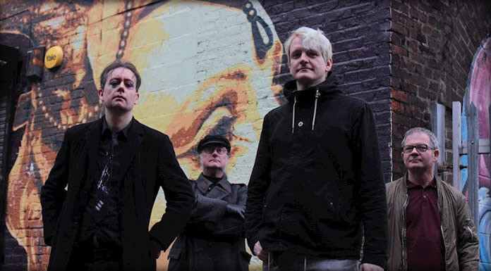 Weimar Presenta Su Nuevo Sencillo Y Video: "I Smashed The Looking Glass"