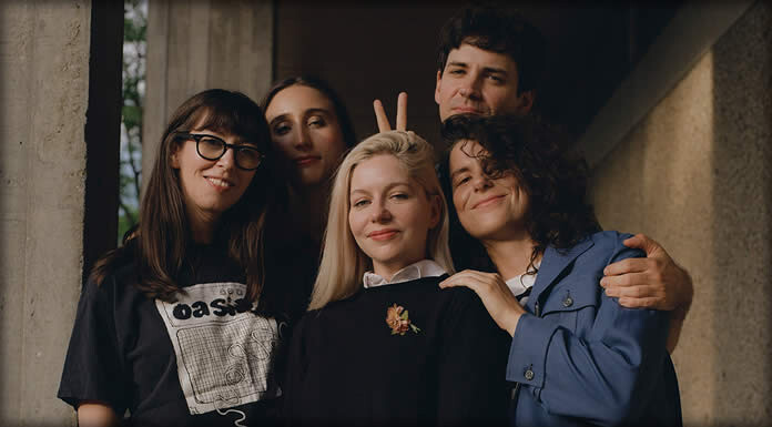 Alvvays Estrena Dos Nuevos Sencillos Y Videos: “Belinda Says” & “Very Online Guy” Alvvays Estrena Dos Nuevos Sencillos Y Videos: "Belinda Says" & "Very Online Guy"
