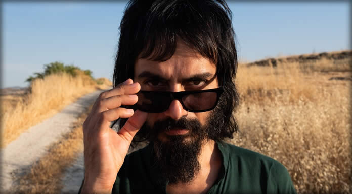 Antonis Antoniou Presenta Su Nuevo Álbum: “Throisma” Antonis Antoniou Presenta Su Nuevo Álbum: "Throisma"