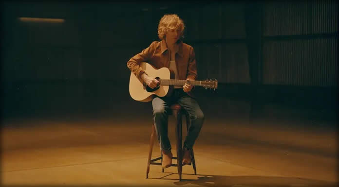 Beck Comparte Su Versión De: "Old Man" De Neil Young