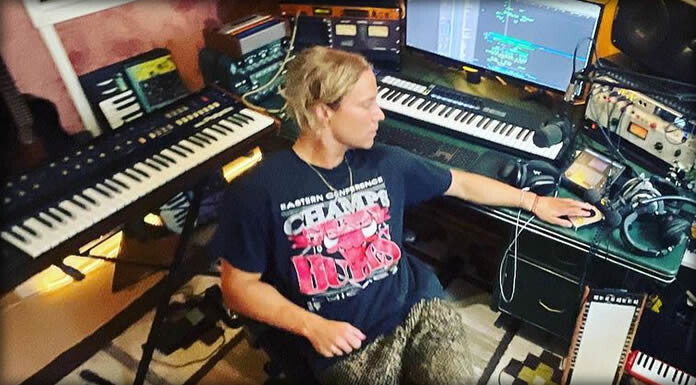 Brother Leo Estrena Su Nuevo Álbum: “Pop Popetry” Brother Leo Estrena Su Nuevo Álbum: “Pop Popetry”