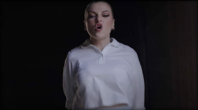 Kaya Stewart Presenta Su Nuevo Sencillo Y Video: "Honey"