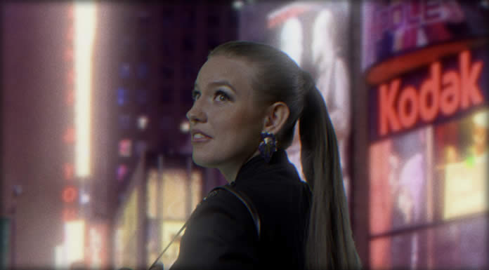 Kelsie Kimberlin Estrena Su Nuevo Sencillo Y Video: “Cosmopolitan Girl” Kelsie Kimberlin Estrena Su Nuevo Sencillo Y Video: "Cosmopolitan Girl"