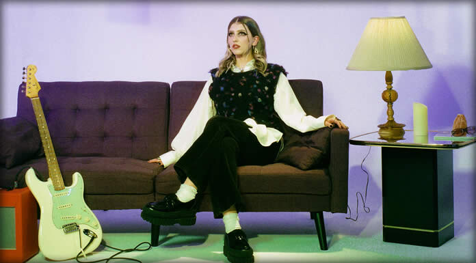 Lindsey Lomis Estrena Su Nuevo EP: "Daydreaming" Y El Video Oficial De "Die With My Friends"