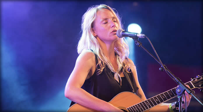 Lissie Presenta Su Nuevo Álbum: "Carving Crayons" Y El Sencillo Y Video "Chasing The Sun"