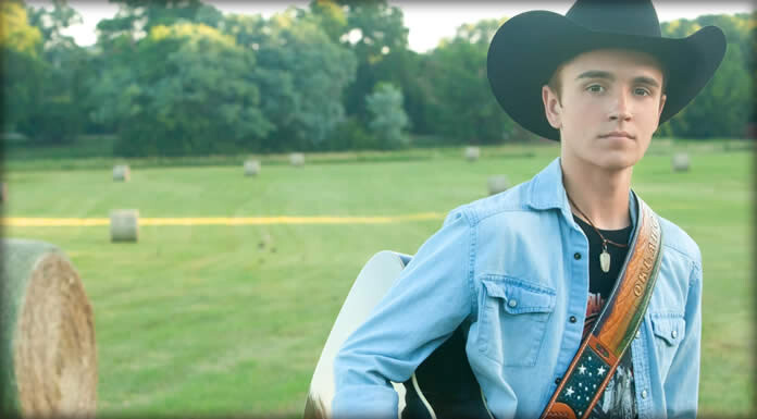 Maddox Ross Estrena Su Nuevo Sencillo: "How A Cowboy Rolls"