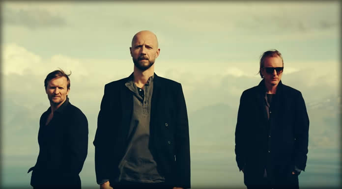 Madrugada Presenta Su Nuevo Sencillo: "If I Was The Captain Of This Ship"