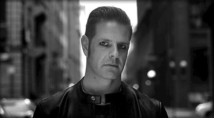 Ronan Conroy Presenta Su Versión De: "Dark Paradise" De Lana Del Rey