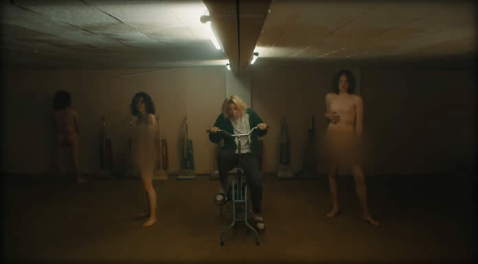 The Bobby Lees Presentan Su Nuevo Sencillo Y Video: “Ma Likes To Drink”