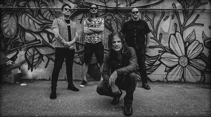 The Ember Glows Presenta Su Nuevo Sencillo: “The Mirror” The Ember Glows Presenta Su Nuevo Sencillo: "The Mirror"