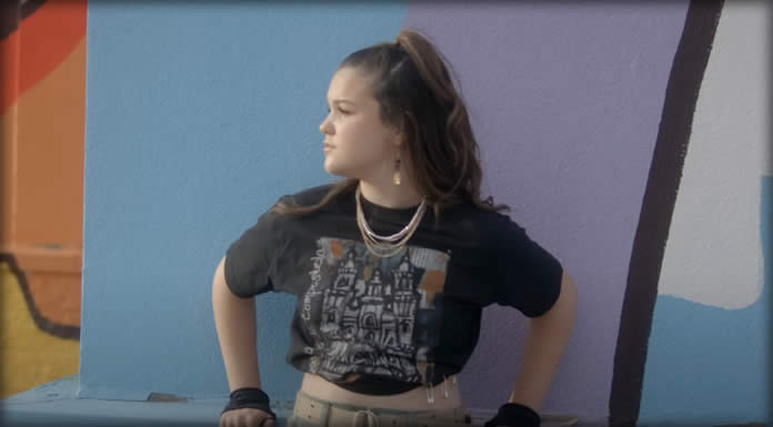Anna Goldsmith Estrena Su Nuevo Sencillo Y Video: "Follower"