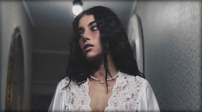 Ari Hicks Estrena Su Nuevo Sencillo: “Sad Ghost”