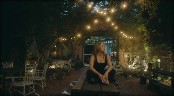Ashley Kutcher Estrena Su Nuevo EP: "Survive My Own Mind" Y El Video Oficial Del Sencillo Titular