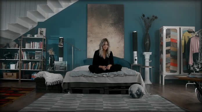 Barbi Nádas Estrena Su Sencillo Y Video Debut: "Overthink"