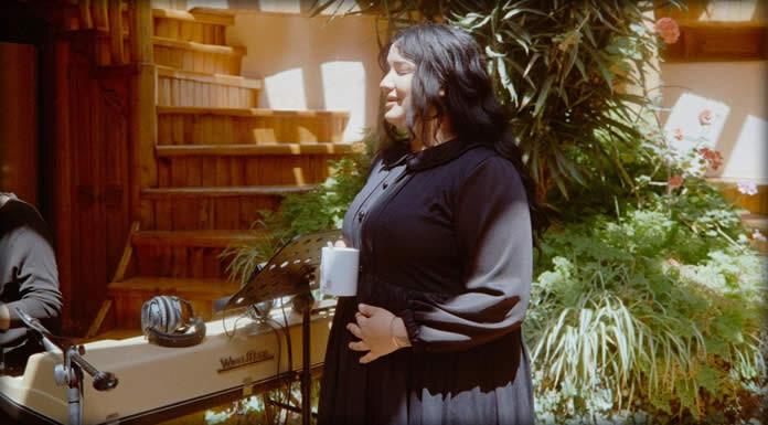 Bella Álvarez Presenta Su Nuevo Sencillo Y Video: “No Te Vayas Nunca”