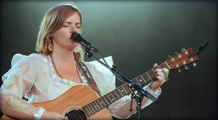 Courtney Marie Andrews Estrena Su Nuevo Álbum: "Loose Future"