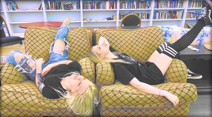 GRLwood Presenta Su Nuevo Sencillo Y Lyric Video: “Kid Bruises”