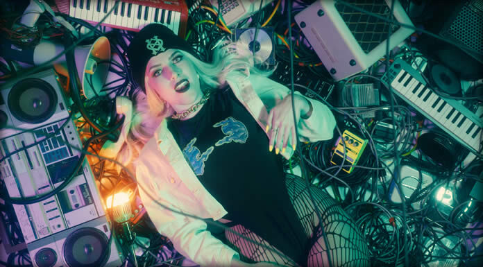 Harley Olivia Presenta Su Nuevo Sencillo Y Video: "Diggin'"