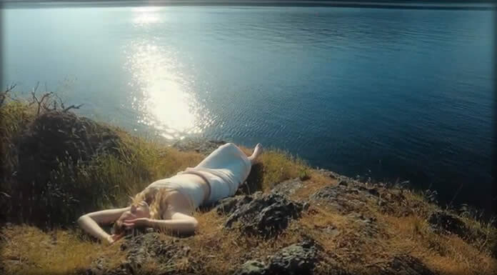 Julie Neff Presenta Su Nuevo Sencillo Y Video: “A Lot Left To Learn”