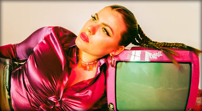 Keelie Walker Estrena Su Nuevo Sencillo Y Video: "Shy Boy"