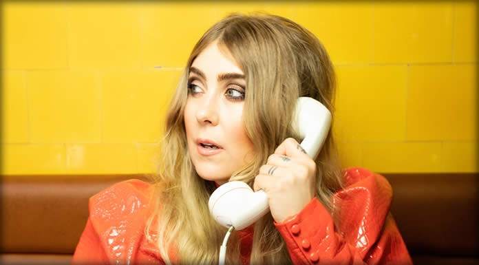 Miss Li Lanza Su Nuevo Sencillo: “Hälsa Gud” Miss Li Lanza Su Nuevo Sencillo: "Hälsa Gud"