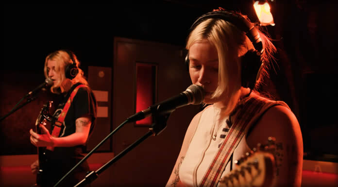 Momma Comparte El Video De Su Sesión en "Audiotree Live"