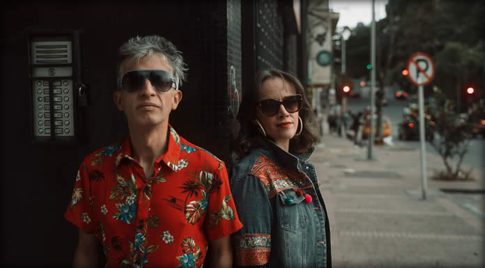 Rojo Amelia Presenta Su Nuevo Sencillo Y Lyric Video: "Playa"