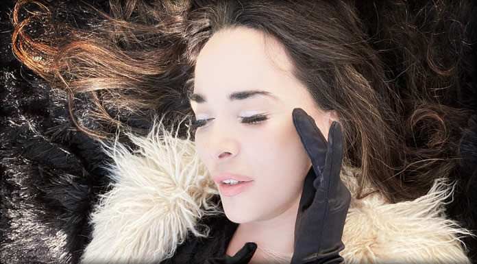 Rosita Stone Lanza Su Nuevo Sencillo Y Video: "Luz Estelar"