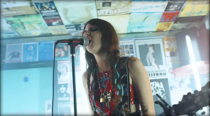 Alienblaze Presenta El Video Oficial En Vivo De Su Sencillo: "Romantically Dead"