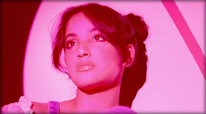 Ananya Tare Presenta Su Sencillo Y Lyric Video: "Blarb 361"