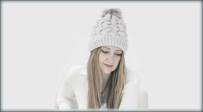 Andrea England Presenta Su Nuevo Sencillo: “Jolly Melancholy Christmas”