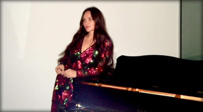 Bailey Comparte Su Versión Del Clásico Navideño: “Merry Christmas, Darling”