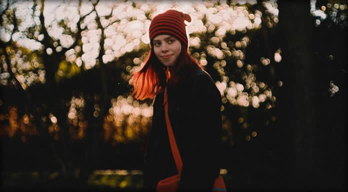 Bonnie Kemplay Presenta Su Nuevo Sencillo y Lyric Visualizer: “Checkers” Bonnie Kemplay Presenta Su Nuevo Sencillo y Lyric Visualizer: "Checkers"