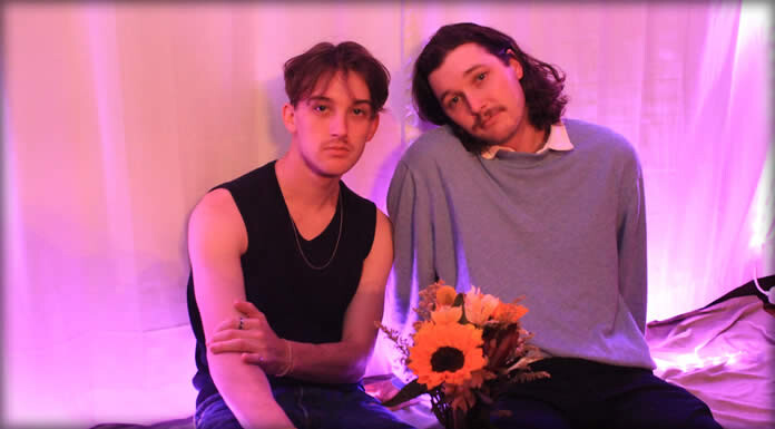 Cal In Red Presenta Su Nuevo Sencillo Y Video: “Replay (Lounge)”