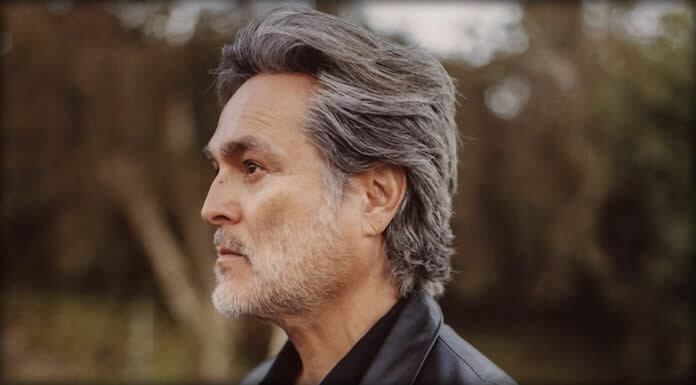 Eddie Chacon Estrena Su Nuevo Sencillo Y Video: “Comes And Goes”