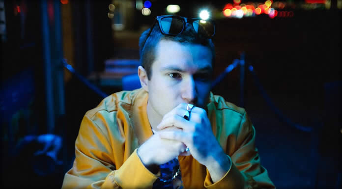 Edgar Homeros Presenta Su Sencillo Y Video Debut Como Solista: “Centerfolds” Edgar Homeros Presenta Su Sencillo Y Video Debut Como Solista: "Centerfolds"