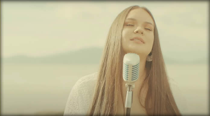 Hayley Wallis Presenta Su Nuevo Sencillo Y Video: "Not That Serious"