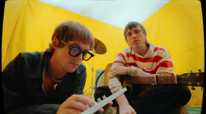 Joan Estrena Su Nuevo Sencillo Y Video: “Flowers” Joan Estrena Su Nuevo Sencillo Y Video: "Flowers"