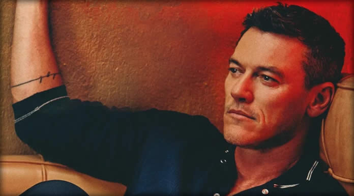 Luke Evans Lanza Su Nuevo Álbum: "A Song For You" Y El Video Oficial De "Bridge Over Troubled Water"