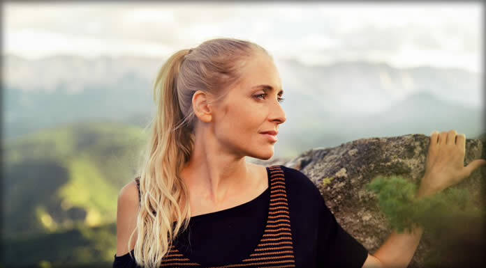 Majo D'Souza Estrena Su Nuevo Sencillo Y Video: "Right Now"