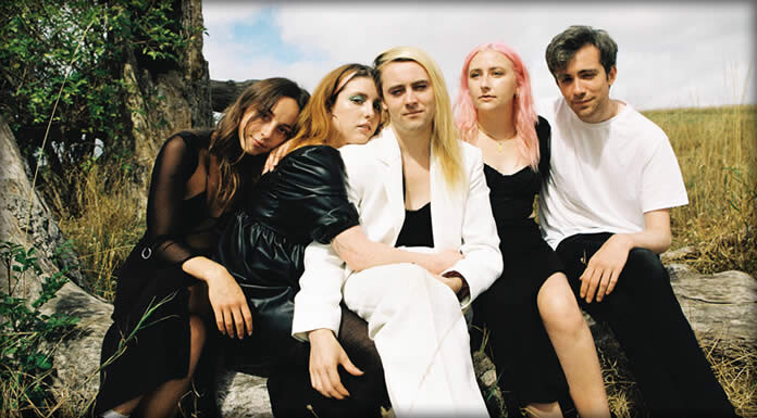 M(h)aol Presenta Su Nuevo Sencillo Y Video: "Asking For It"