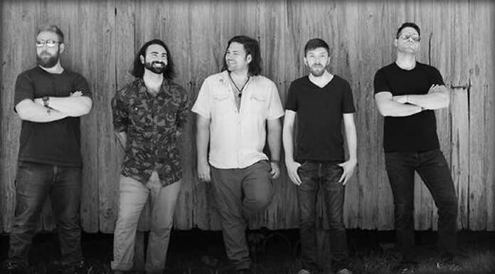 Phil Firetog Trio & Co. Comparte Su Nuevo Sencillo: “Long Island Christmas Eve” Phil Firetog Trio & Co. Comparte Su Nuevo Sencillo: "Long Island Christmas Eve"