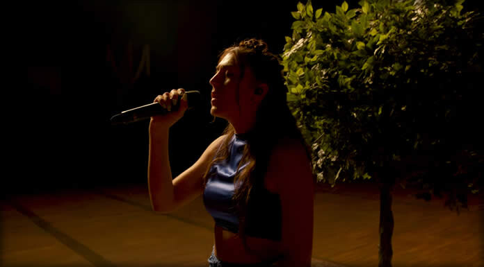 Queralt Lahoz Estrena Su Nuevo Sencillo Y Video: "Vendavales"