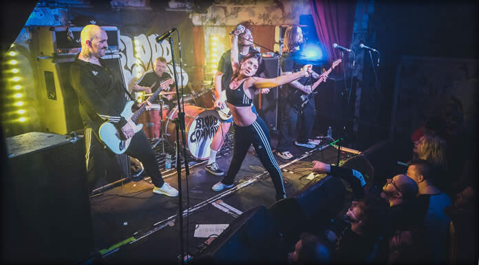 Blood Command Comparte Su Versión De: “Leave A Light On” De Belinda Carlisle Blood Command Comparte Su Versión De: "Leave A Light On" De Belinda Carlisle