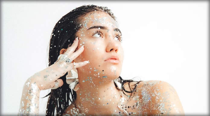 Olivia Lobato Lanza Su EP Debut: “Det Mesta Regnar Bort” Olivia Lobato Lanza Su EP Debut: "Det Mesta Regnar Bort"