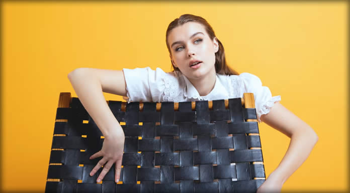 Paula Jiven Presenta Su Nuevo Sencillo: "Can We Talk About Me?"